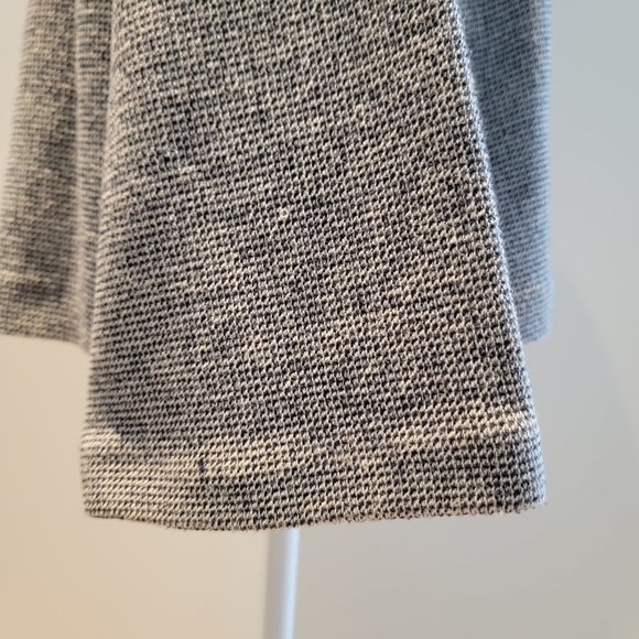 ❤️THEORY BLACK AND WHITE SWEATER - Picture 5 of 8